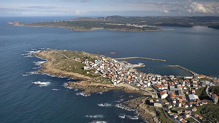 La ruta por la costa de Galicia ideal para visitar un santuario del siglo XII y pueblos pesqueros