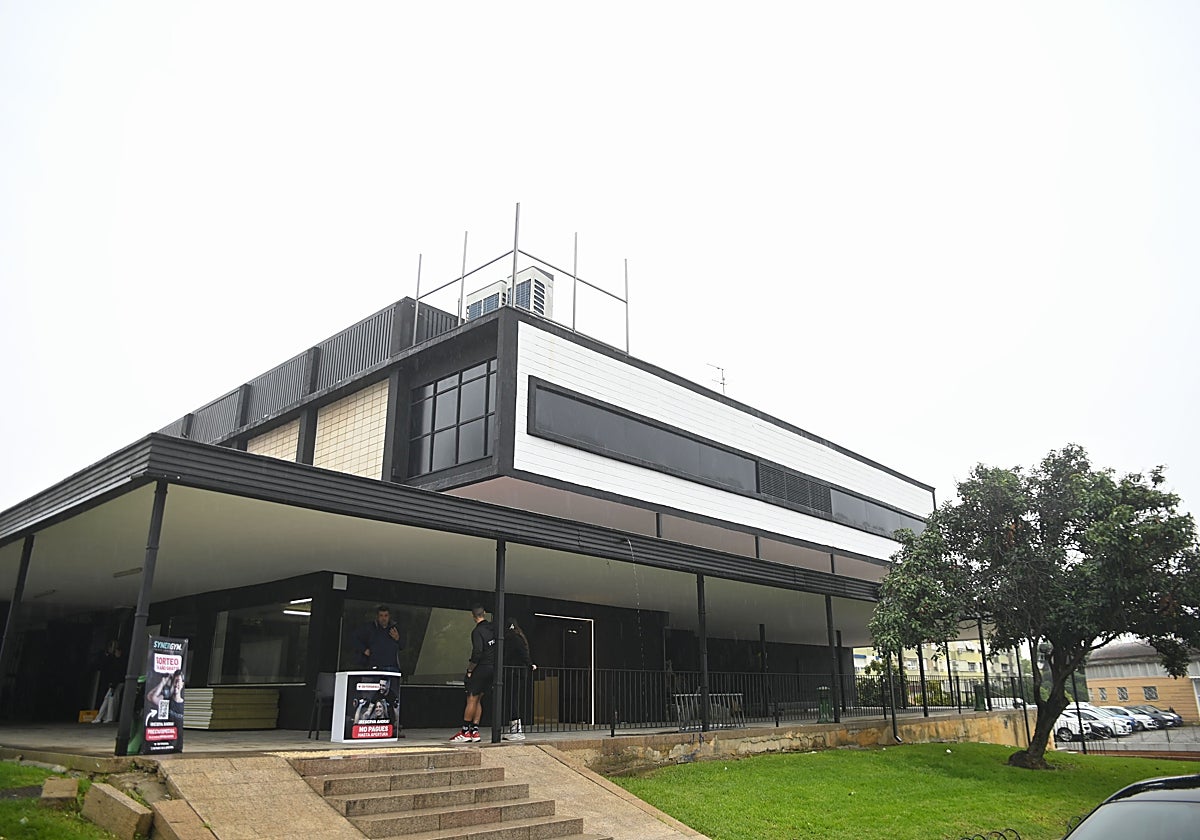 El Cine Almirante, en el Parque Figueroa, con su renovado aspecto de gimnasio