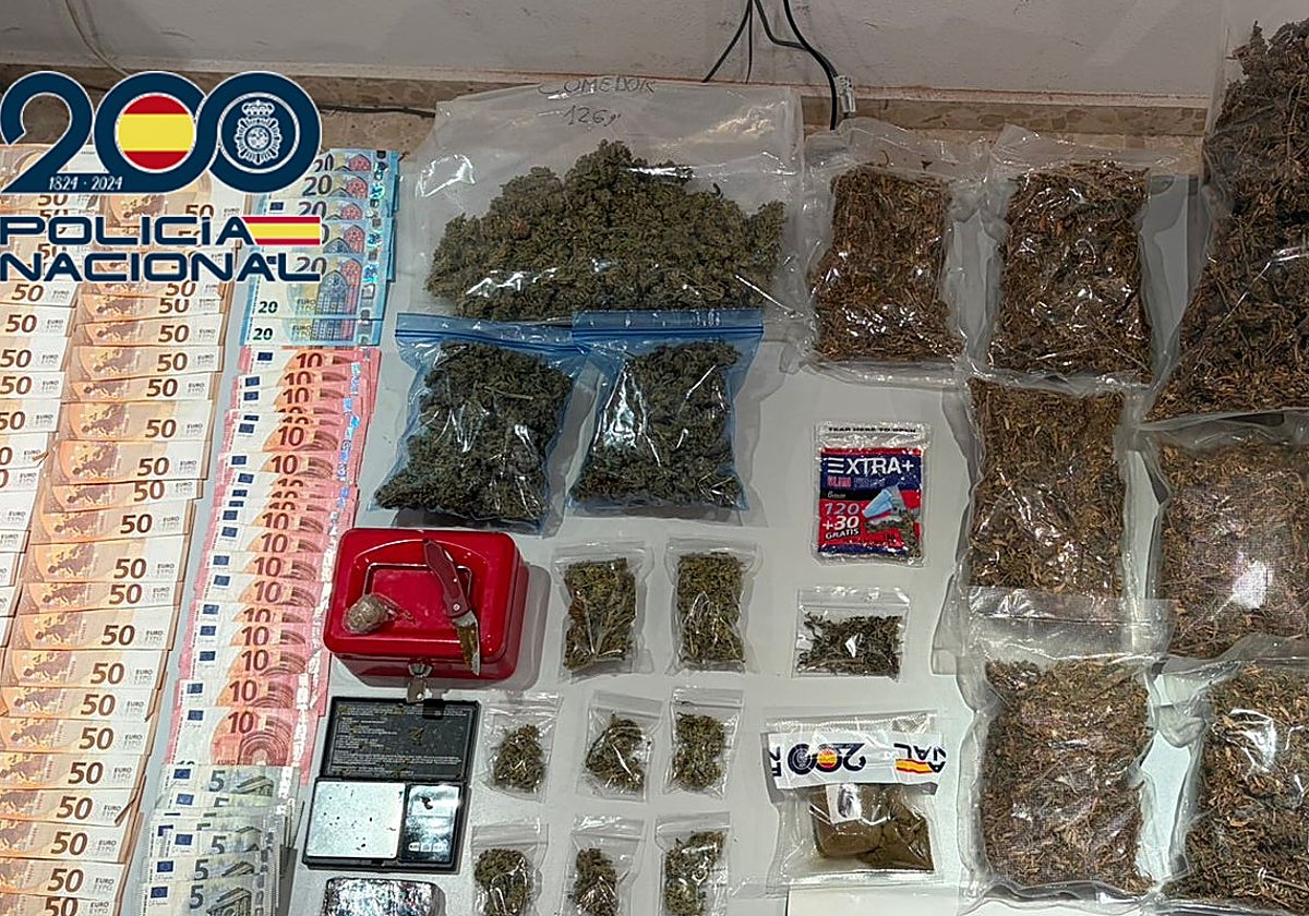 Imagen del dinero y de los estupefacientes incautados