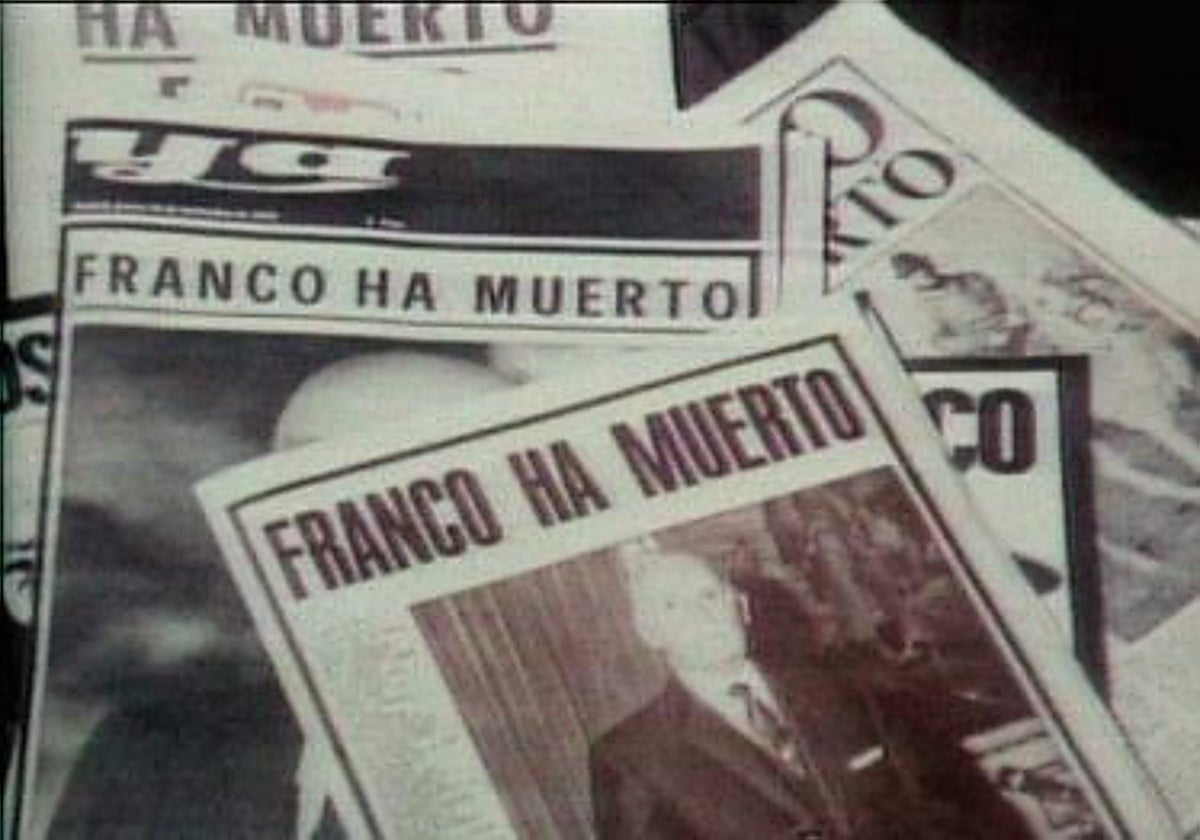 Periódicos españoles comunican el fallecimiento de Francisco Franco, en una imagen de archivo