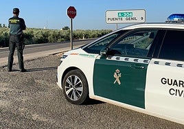La Guardia Civil detiene a un hombre en Puente Genil tras disparar con un arma e impactar 17 balas en una fachada