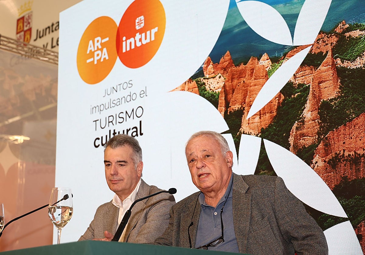 El consejero de Cultura, Gonzalo Santonja, hace balance de las ferias AR-PA e Intur celebradas en Valladolid