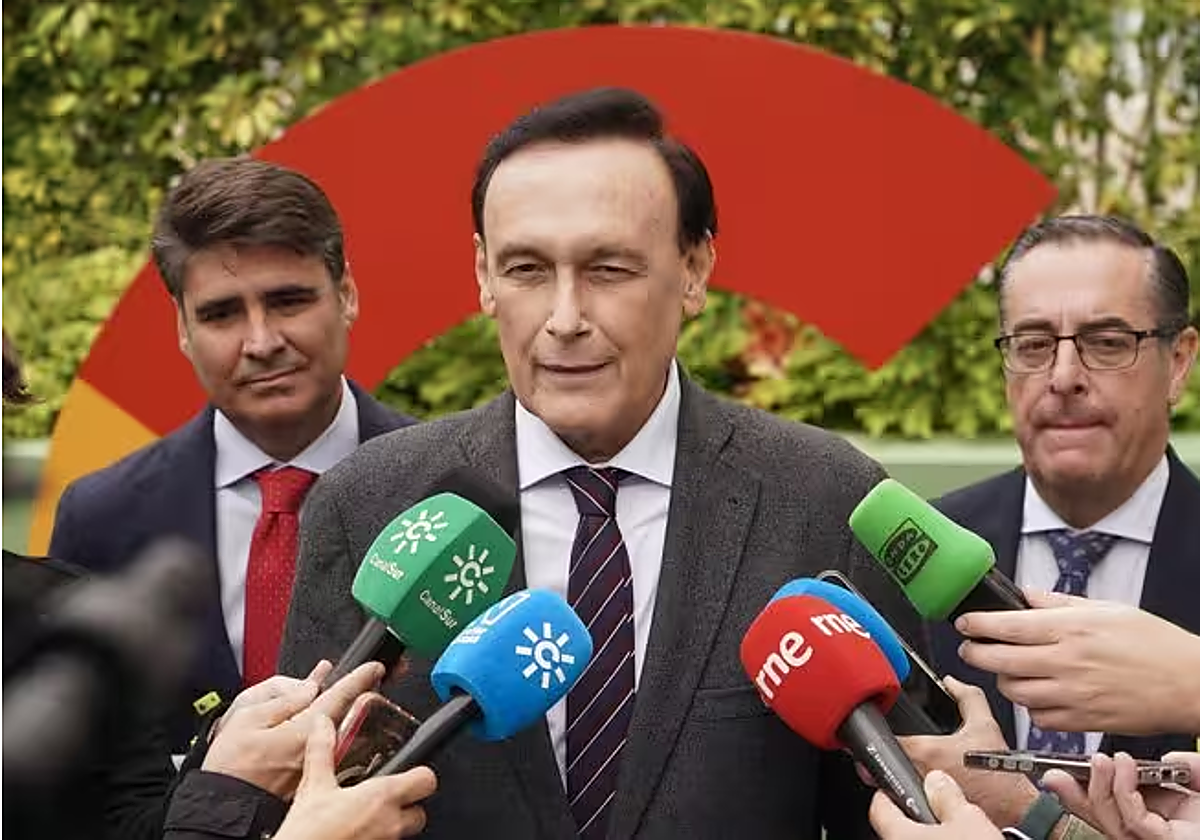 José Carlos Gómez Villamandos, atiende a los medios de comunicación en Málaga