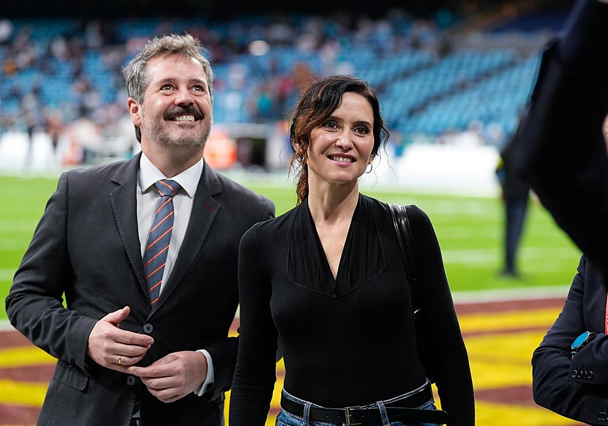 Isabel Díaz Ayuso, con el consejero de Cultura y Deportes, Mariano de Paco