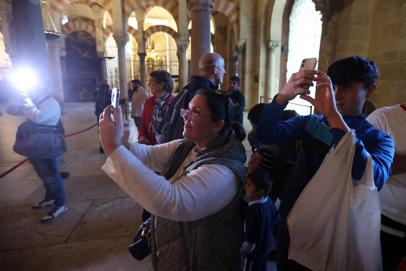 Los colegios de la Fundación Santos Mártires honran a los patronos de Córdoba en la Catedral, en imágenes