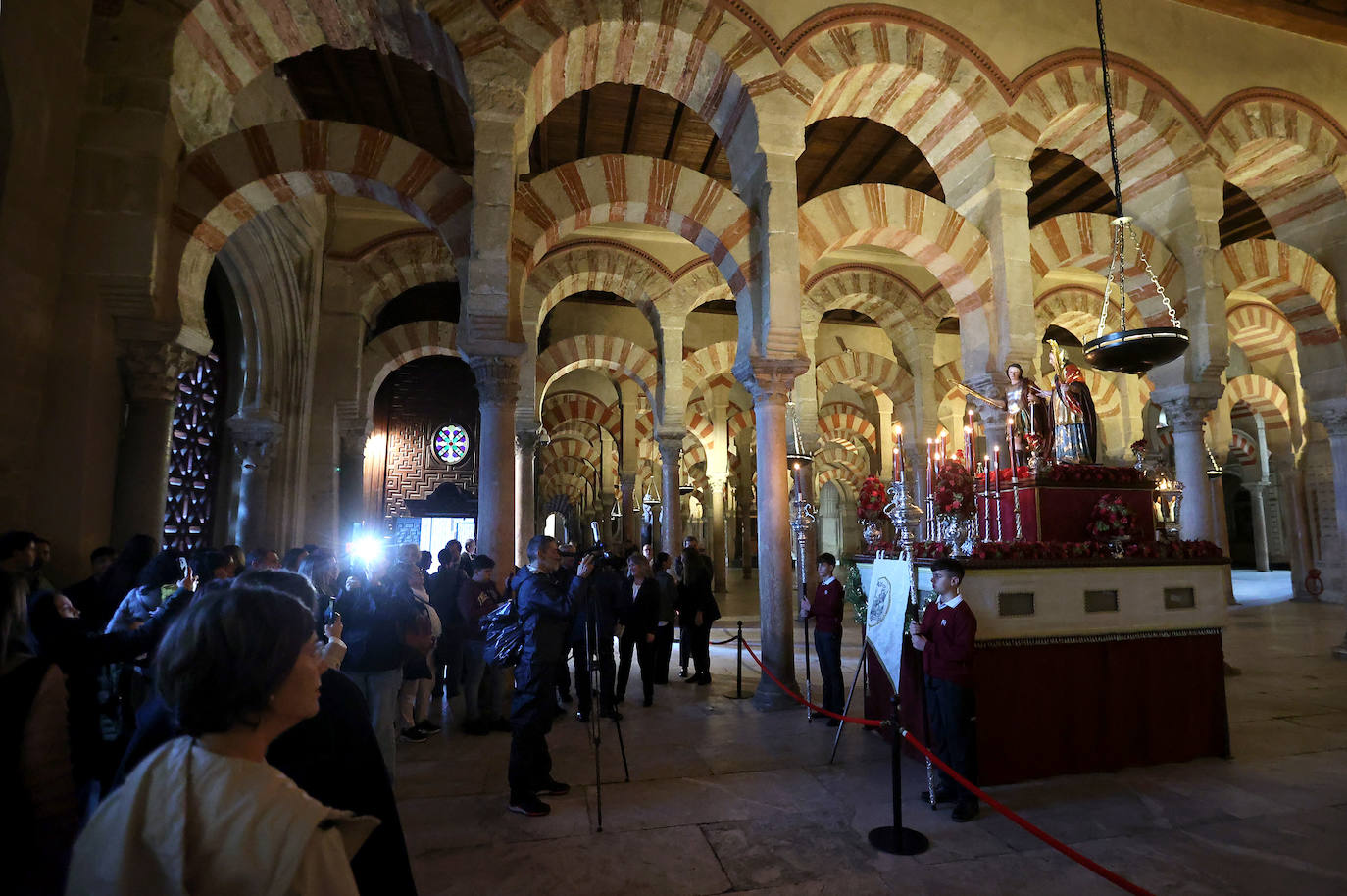 Los colegios de la Fundación Santos Mártires honran a los patronos de Córdoba en la Catedral, en imágenes