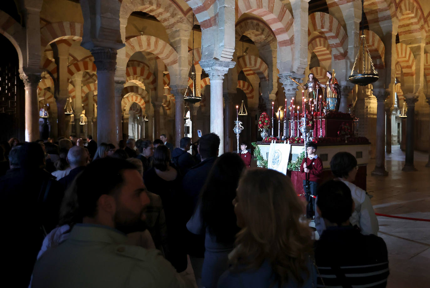Los colegios de la Fundación Santos Mártires honran a los patronos de Córdoba en la Catedral, en imágenes