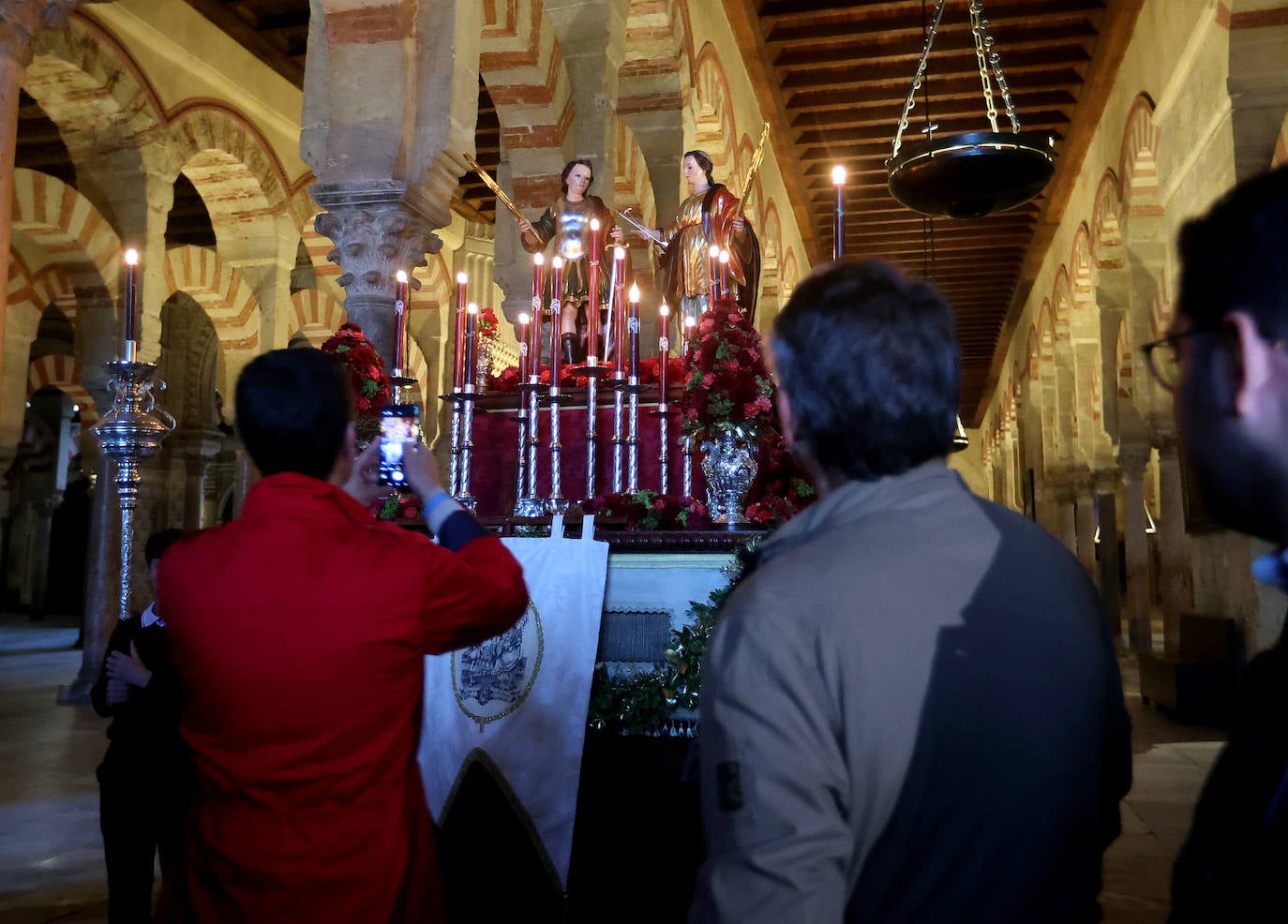 Los colegios de la Fundación Santos Mártires honran a los patronos de Córdoba en la Catedral, en imágenes