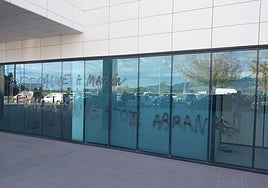 El PP de Castellón denuncia como delito de odio una pintada en su sede provincial «suscrita por Arran»