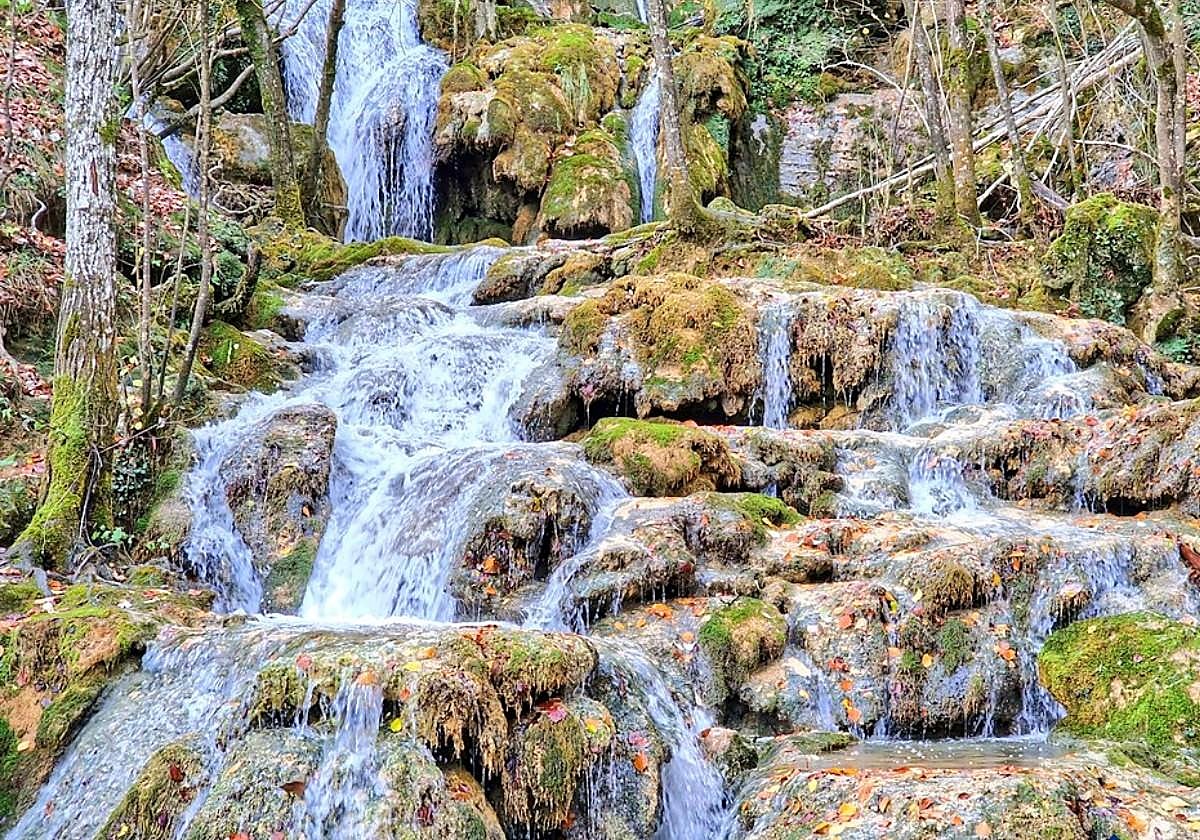 La ruta de senderismo de Álava que recuerda a Tailandia: dónde está y cómo llegar