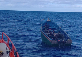 La llamada desde una patera activa el protocolo de rescate de siete inmigrantes al sureste de Gran Canaria