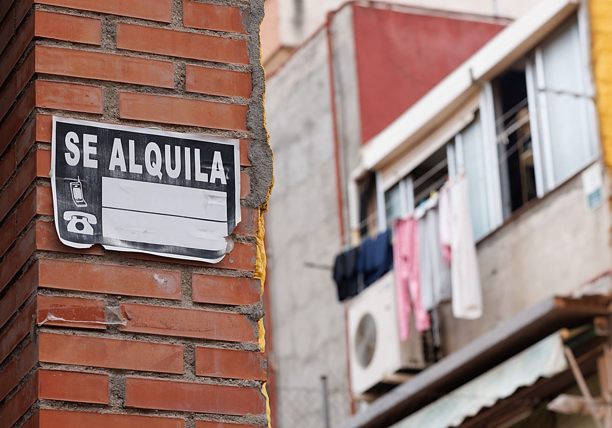 Imagen de archivo de un cartel de 'Se alquila'