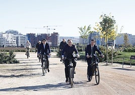 El parque forestal de Valdebebas estrena bicis eléctricas y de montaña gratis para pasear entre ovejas