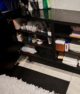 Imagen secundaria 2 - Destapan tres clínicas ilegales que trataban cáncer de piel y ponían bótox entre insectos y perros