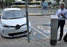 La Ley de Propiedad Horizontal lo confirma: si un vecino quiere poner un cargador para el coche, puede recurrir al artículo 17