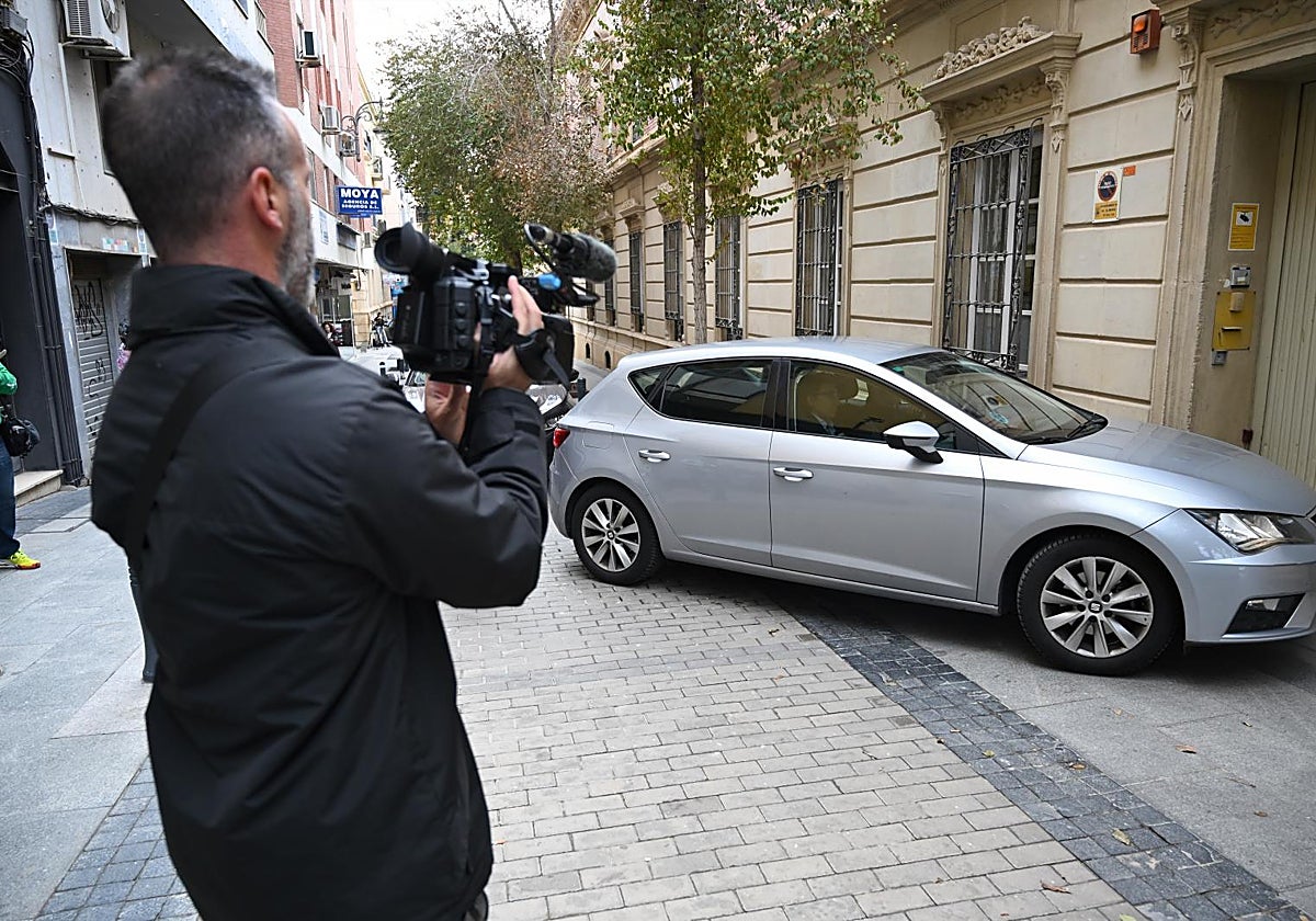 Entrada de vehículos durante los registros en la Diputación de Almería