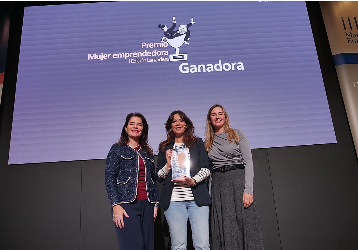 Hortensia Roig, presidenta de EDEM; Marta Nogueras, directora general de Lanzadera; y Paula Sánchez, ganadora del premio