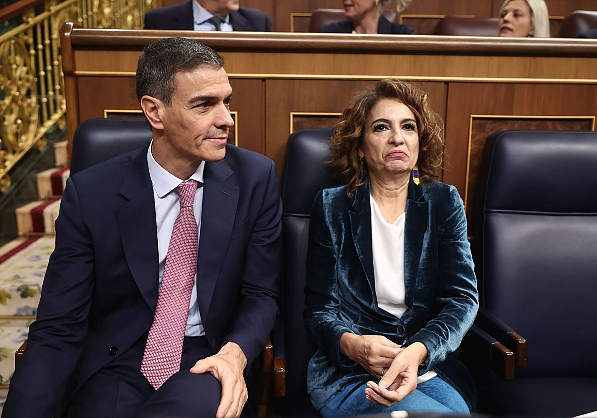 Pedro Sánchez y María Jesús Montero