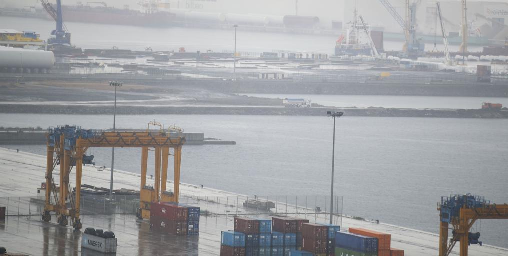 Detenido un guardia civil en el puerto de Bilbao cuando transportaba 120 kilos de cocaína en un coche patrulla