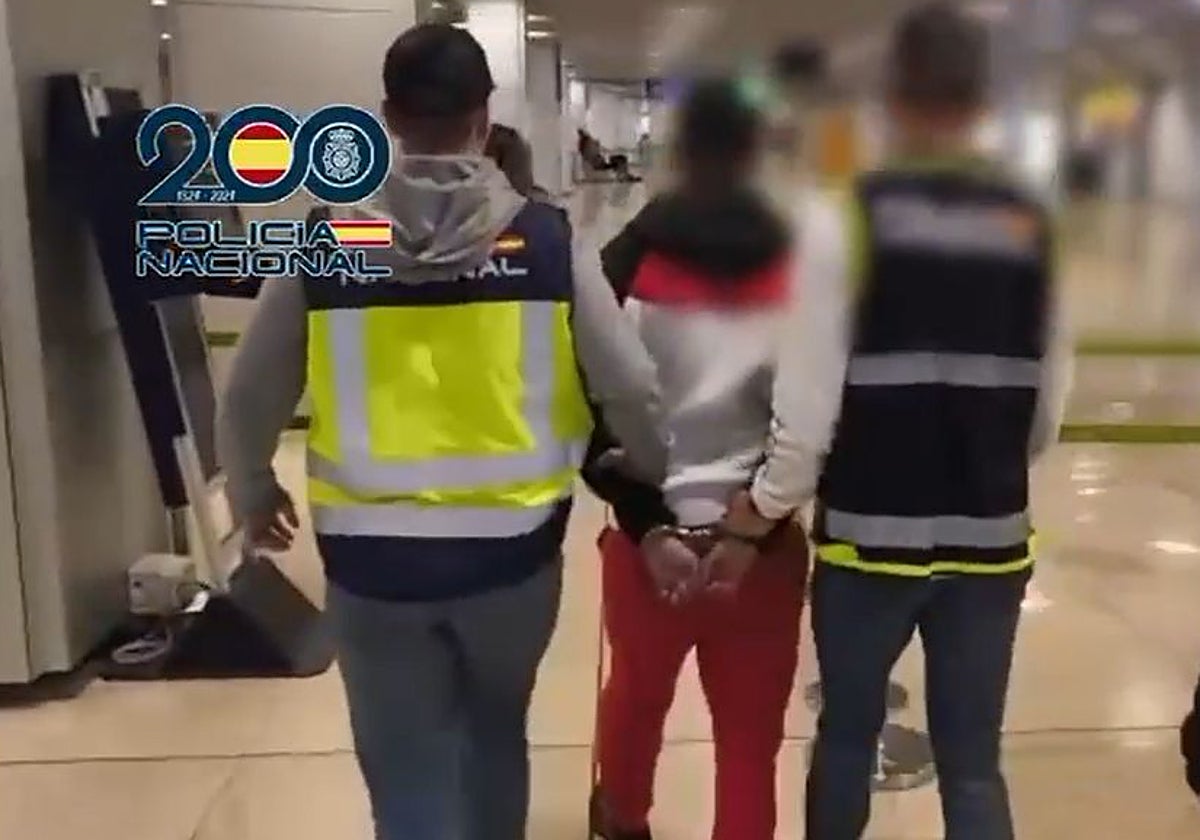 El detenido en el aeropuerto de Barajas
