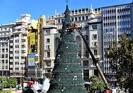 Valencia adelanta el encendido de luces de Navidad para impulsar el comercio local