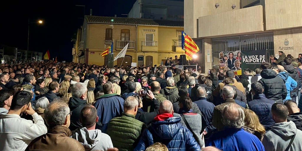 Una concentración en Paiporta exige la dimisión de Sánchez por su gestión de la dana