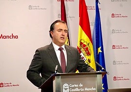 La inexperiencia de Vox frente a la 'picardía' de PP y PSOE le obligan a devolver 34.345 € a las Cortes de Castilla-La Mancha