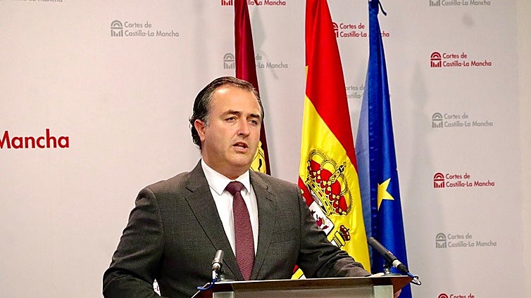 La inexperiencia de Vox frente a la 'picardía' de PP y PSOE le obligan a devolver 34.345 € a las Cortes de Castilla-La Mancha