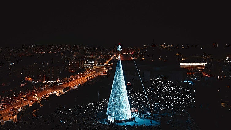 A qué hora se encienden las luces de Navidad en Badalona y dónde están las calles iluminadas y el árbol
