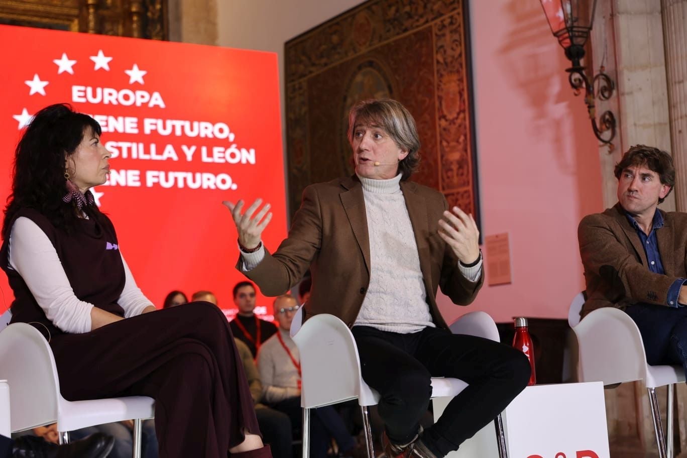 El secretario general del PSCL, Carlos Martínez, asiste en Salamanca a la Escuela de Gobierno del PSOE