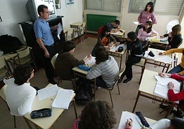 La Junta propone convocar 1.138 plazas de maestros y Secundaria