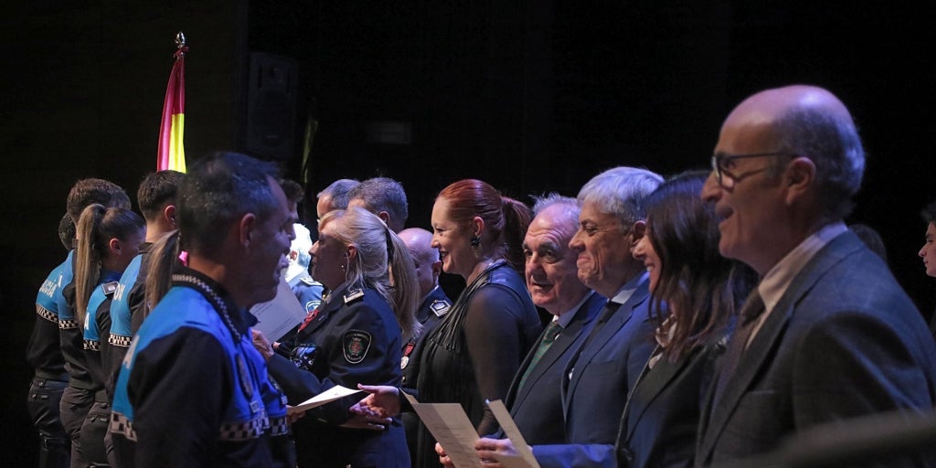 Casi cien agentes locales reciben Medallas al Mérito de Castilla y León