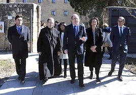 Silos reconoce a Juan Vicente Herrera por su «papel decisivo»  en la recuperación del convento