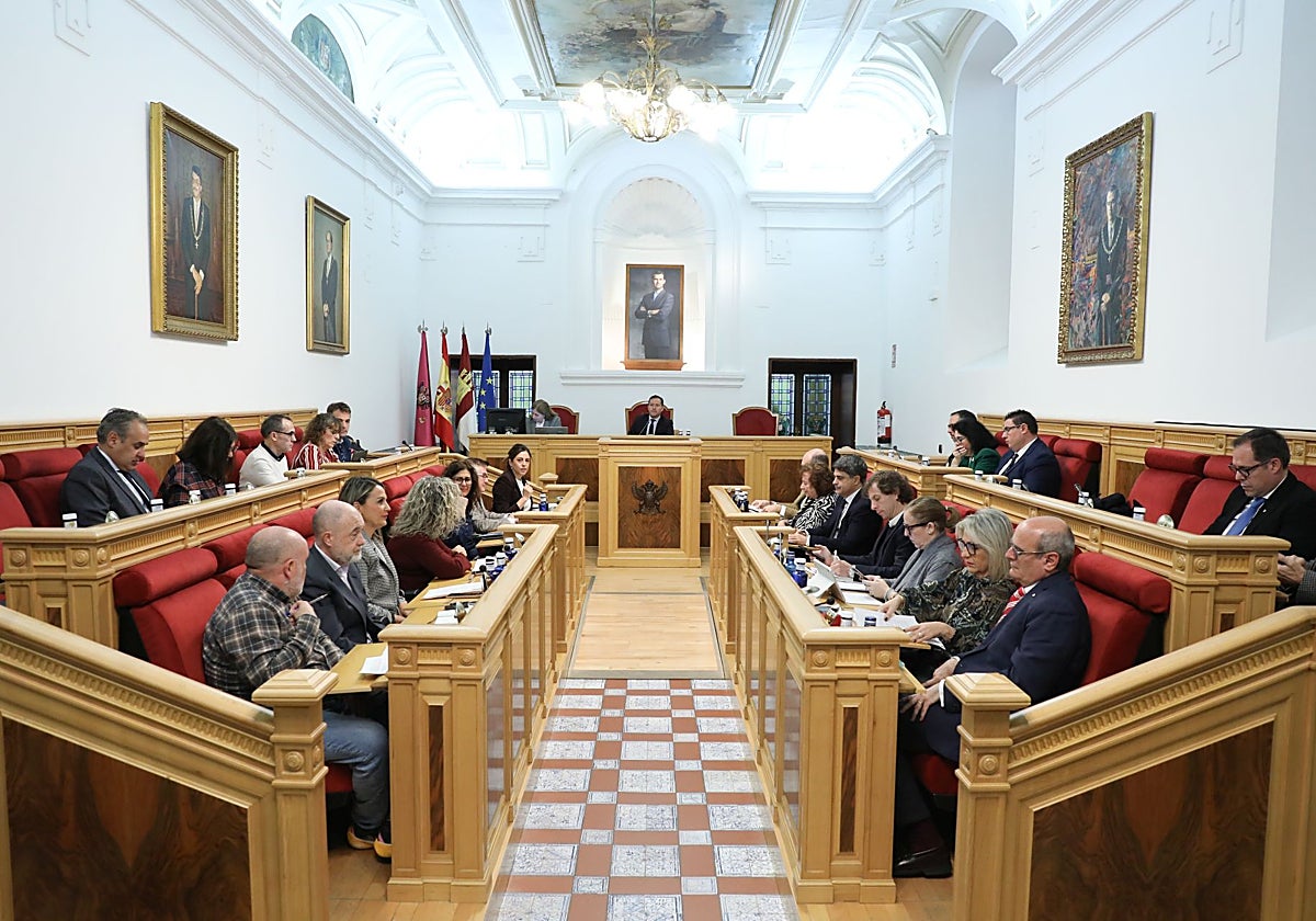 Sesión plenaria celebrada en el Ayuntamiento de Toledo