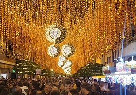 Puente Genil presenta un alumbrado navideño mágico  con 'Gold Dream' y el 80 aniversario de Ximenez Group