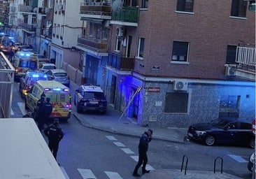 La Policía dispara a un joven tras abalanzarse contra los agentes armado con un cuchillo en Vallecas