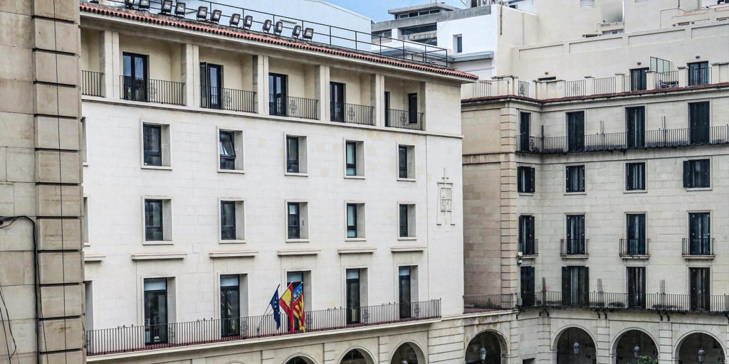 Juzgan a un hombre que intentó violar a una joven que vio en el tranvía y salvó un testigo que la oyó gritar