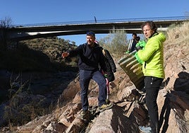 Retirados residuos del río Tajo arrastrados por la dana en 2021, entre ellas chapas y restos de canalizaciones