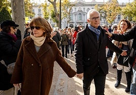 Dolores Delgado y Baltasar Garzón encabezan la protesta ante el Supremo por la condena al fiscal general