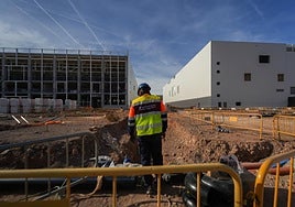 La gigafactoría de Sagunto toma color con la construcción del primer bloque de producción de celdas