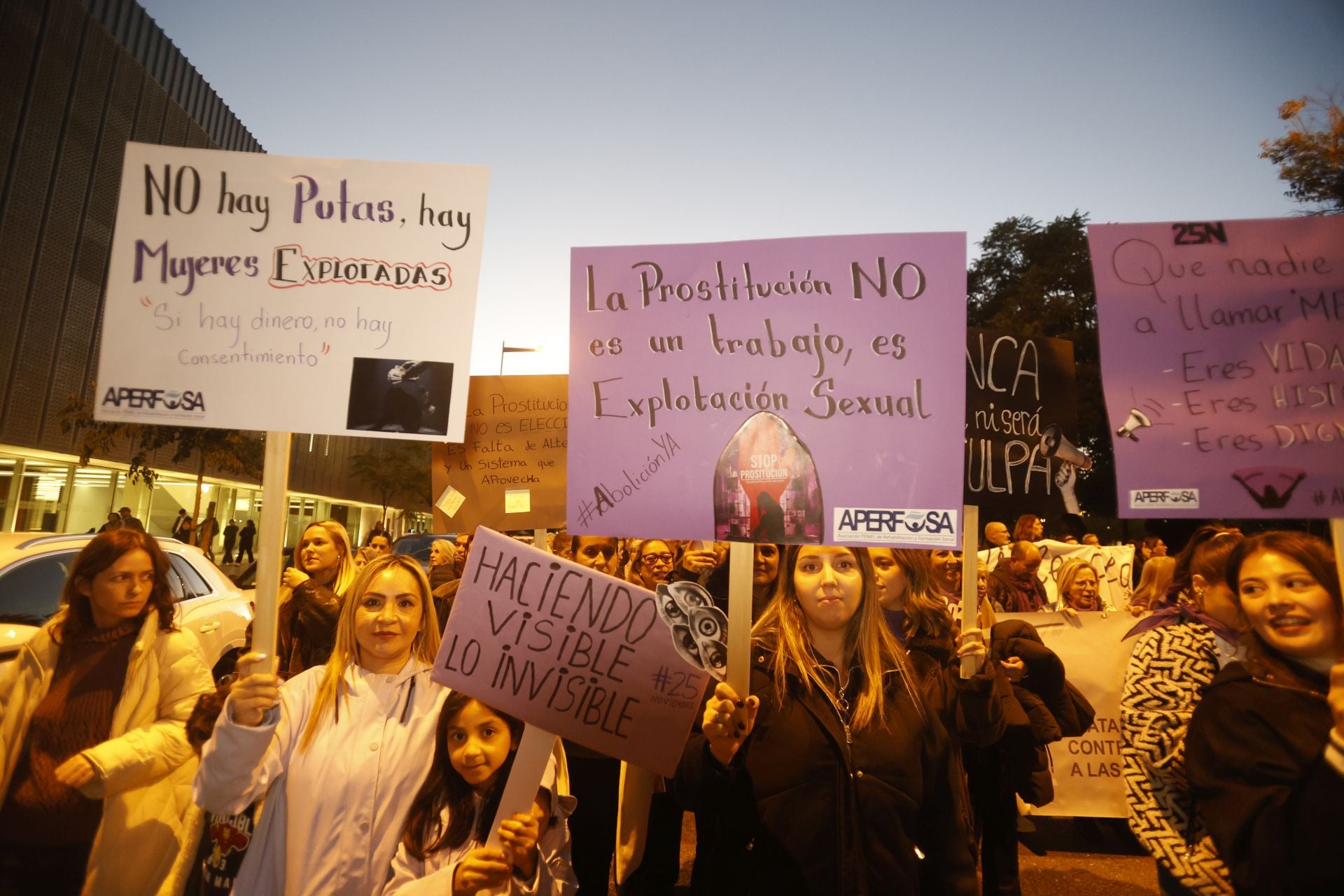 La concurrida protesta del 25-N en Córdoba, en imágenes
