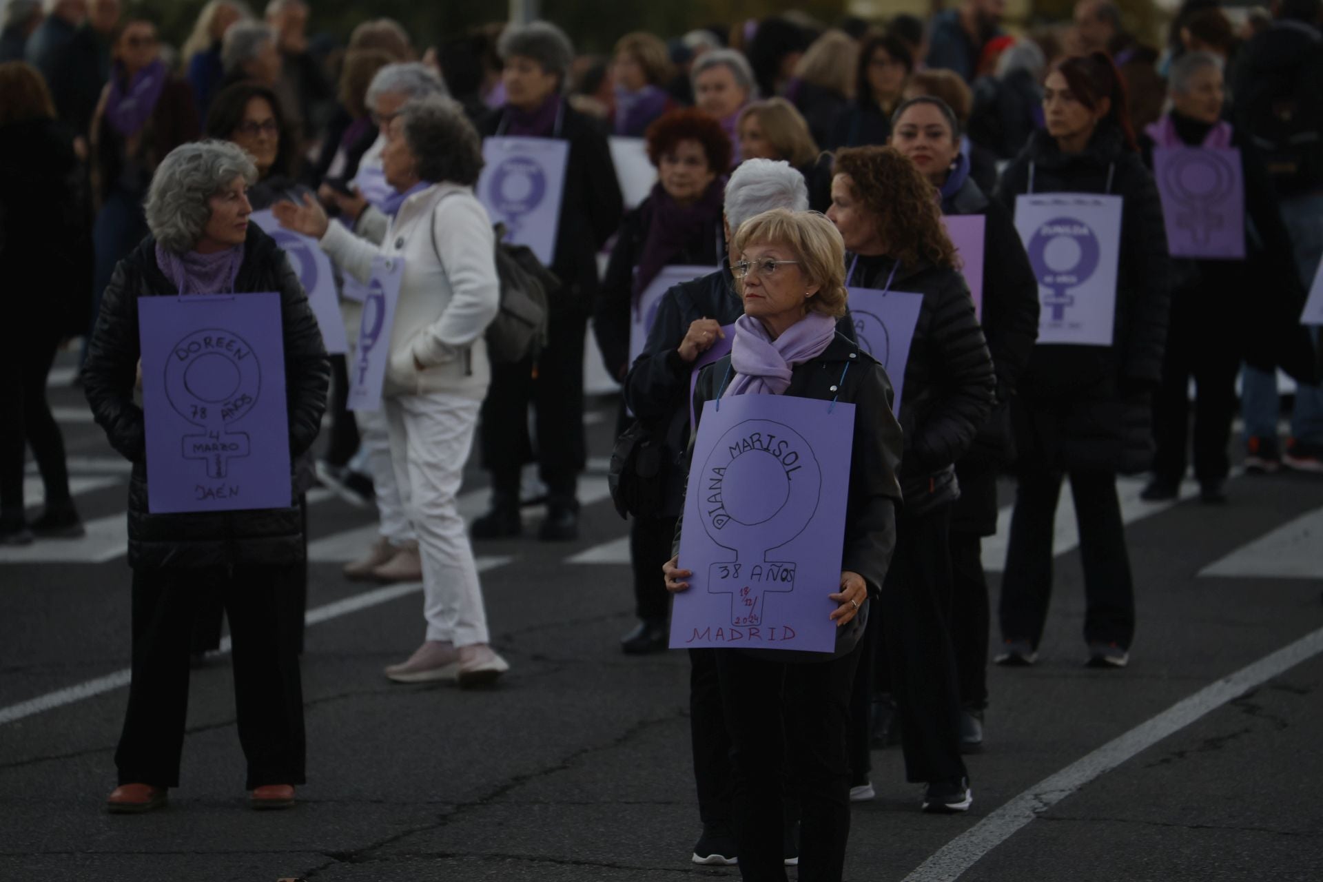 La concurrida protesta del 25-N en Córdoba, en imágenes