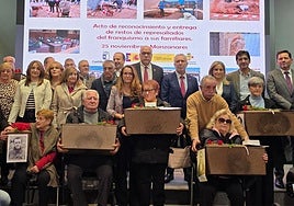 El Gobierno devuelve a 21 familias los restos de víctimas del franquismo exhumadas en el cementerio de Manzanares