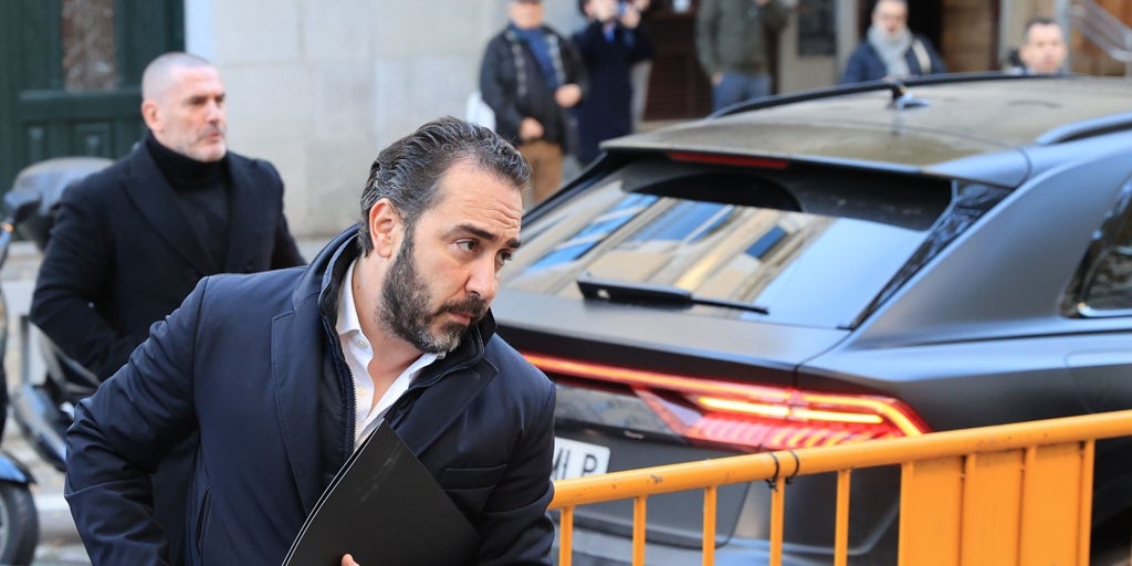 Aldama prepara mensajes, PDF y pantallazos contra Ángel Víctor Torres