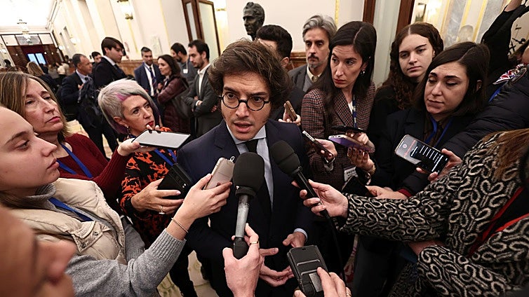 «Bajada de impuestos a las nucleares», «fin de políticas climáticas»…: las claves de Vox para apoyar la investidura de Pérez Llorca