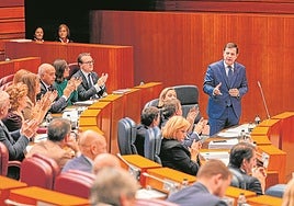 Mañueco continúa 'explotando' en las Cortes el malogrado presupuesto de 2026