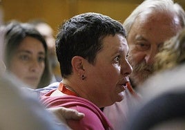 Gritos de Amama a Juanma Moreno tras el pleno del Parlamento andaluz: «Me habéis arruinado la vida»