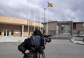 Una mujer y dos menores detenidos por intentar introducir droga en pelotas de tenis en la cárcel de Segovia