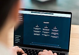 Dos de cada tres andaluces ya acuden a la IA para consultar dolencias de salud