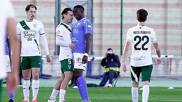 Cruce de acusaciones entre CD Manchego y CD Toledo por supuestos insultos racistas de Nanclares a Karamoko Bamba